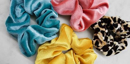 brandwonden Pef Neuropathie Mooie scrunchie haarelastiek Sweet Velvet geel - Scarfz - De grootste  collectie sjaals online!